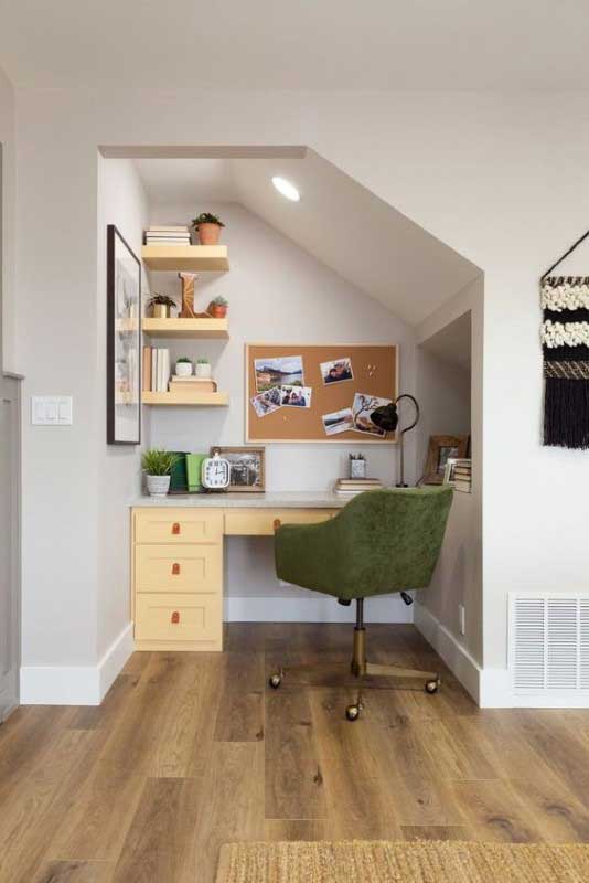 พื้นที่ใต้บันได home office