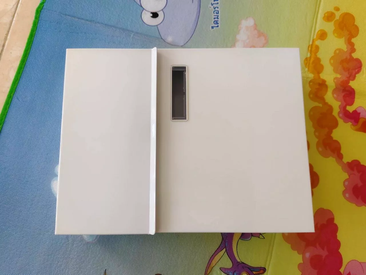 ตู้จดหมายโมเดิร์น สีขาว วางบนเสื่อ รีวิวจากลูกค้า DC0021