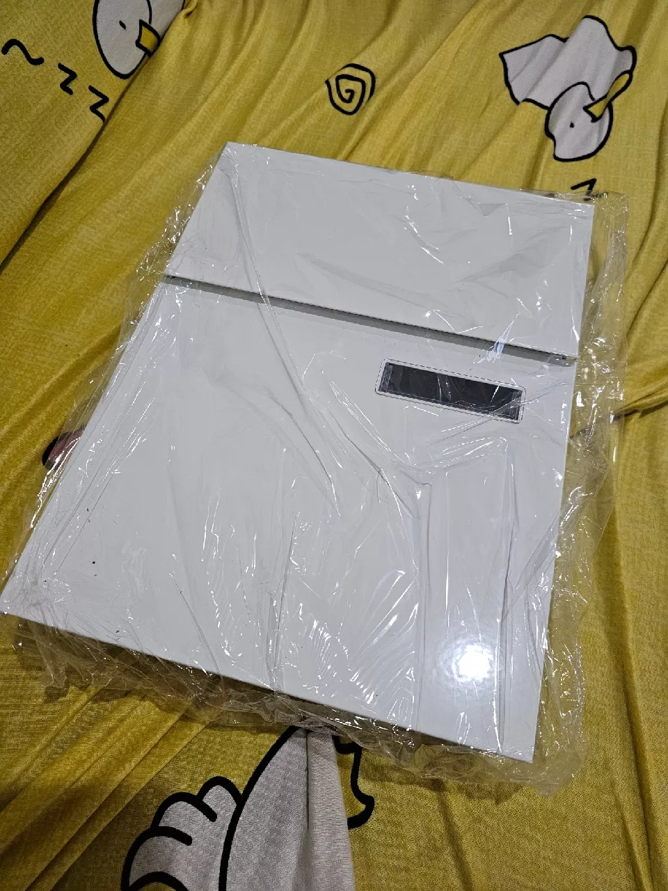 ตู้จดหมายโมเดิร์น สีขาว ยังห่อพลาสติก วางบนเสื่อ รีวิวจากลูกค้า DC0021