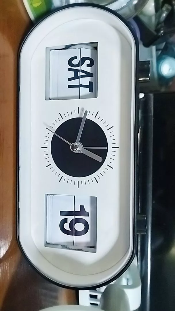 นาฬิกา flip clock ทรงแคปซูล แสดงวัน SAT และวันที่ 19 รีวิวจากลูกค้า DC0031